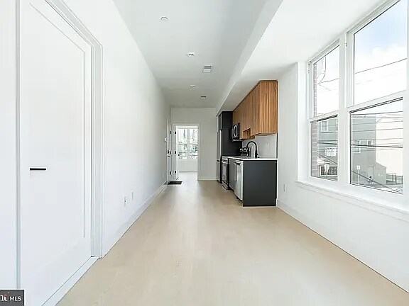 Building Photo - 1649 N 6th St