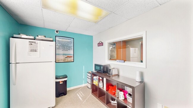 Building Photo - 383 W North St