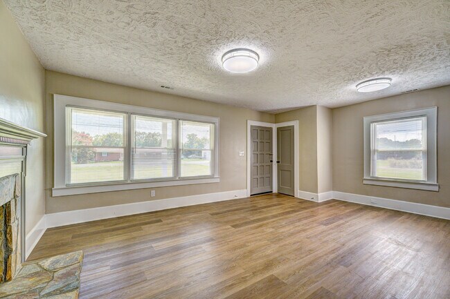 Building Photo - 2202 W Stage Coach Trail