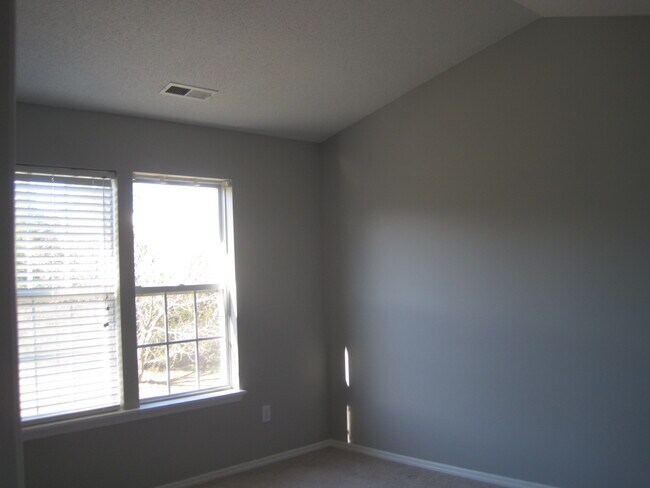 Building Photo - 4405 Jordan Oaks Way