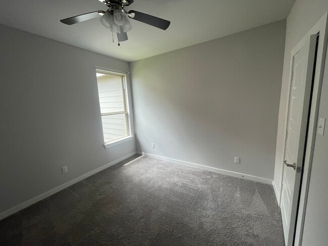 Building Photo - 413 McCoy Dr