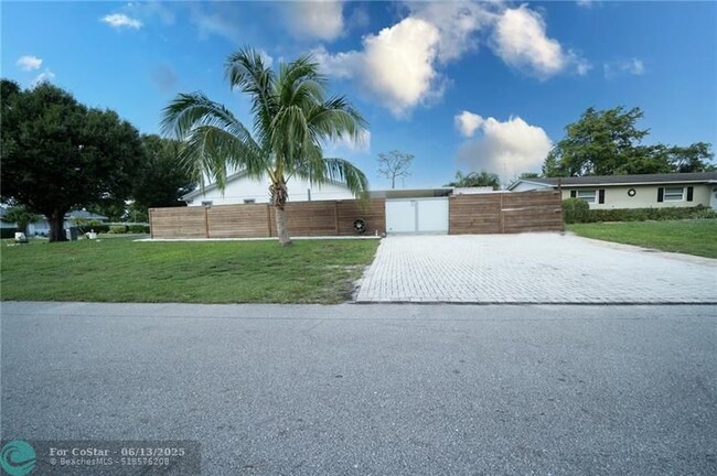 Building Photo - 15276 Harrison Rd