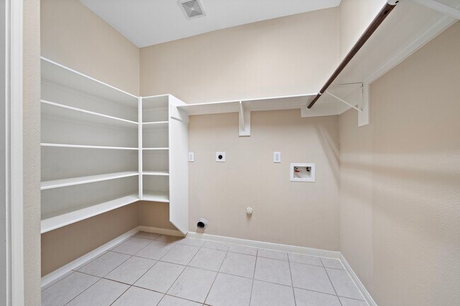 Building Photo - 25715 Abbotglen Ln