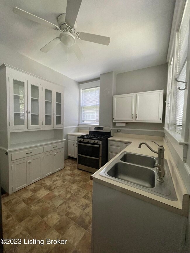 Building Photo - 2177 Baringer Ave