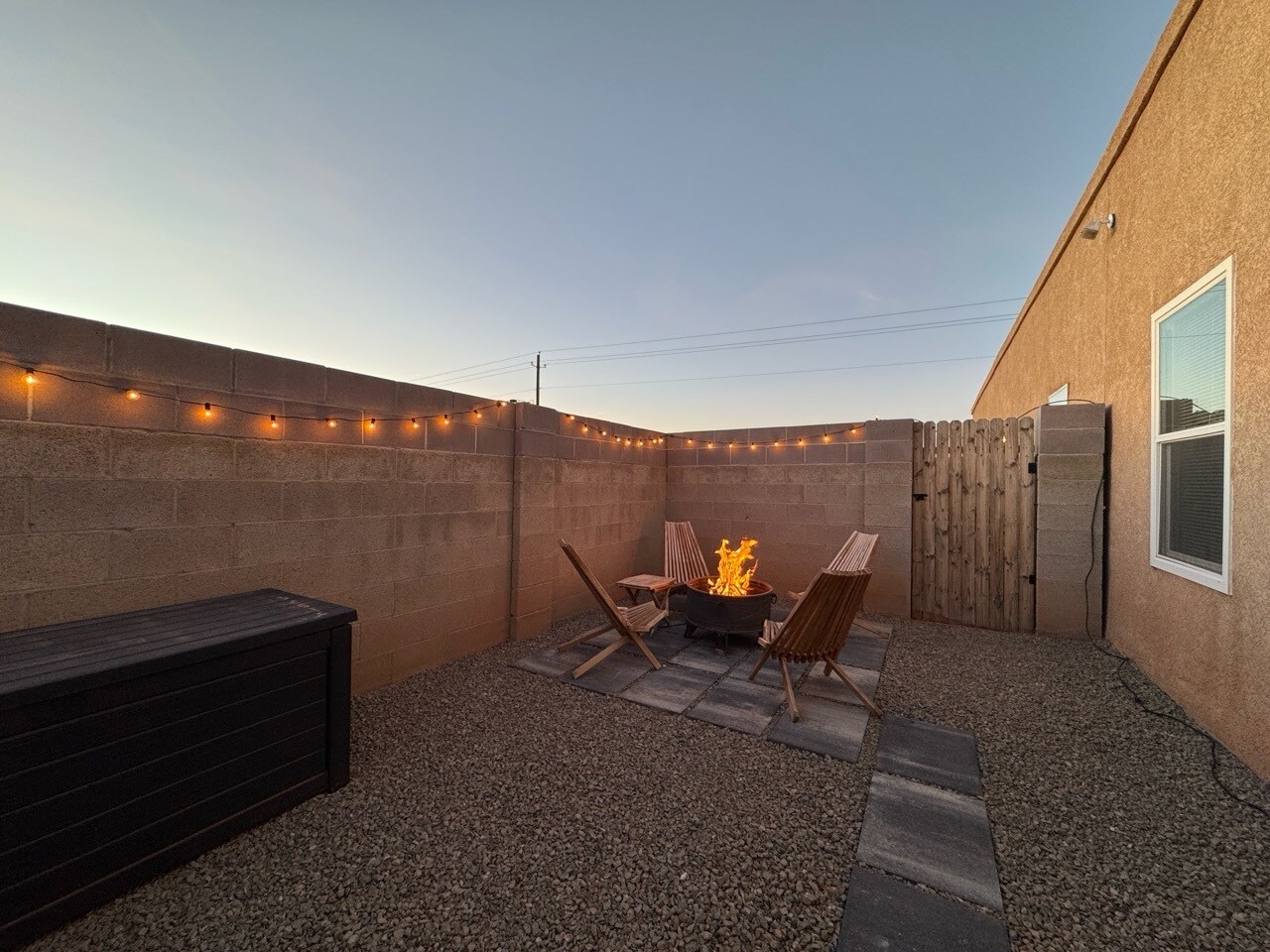 Building Photo - 652 Vancouver Rd SE