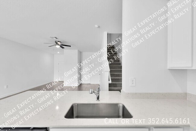 Building Photo - 4919 SW 81st Lp