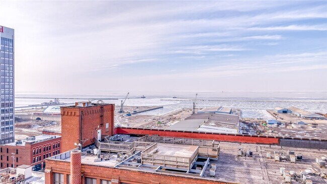 Building Photo - 1133 W 9th St