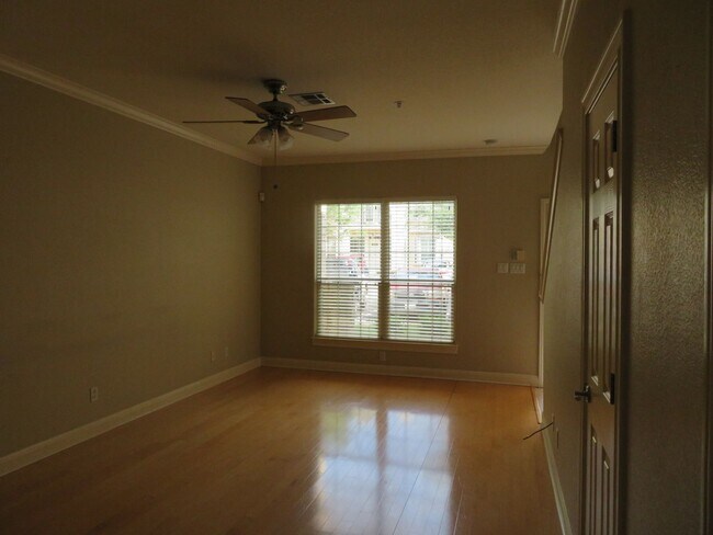Building Photo - MORADO COVE CONDOS  --  FREE RENT - CALL F...