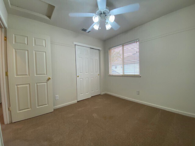 Building Photo - Beautiful and spacious 3-bedroom, 2.5-bathroom home with loft/den in E