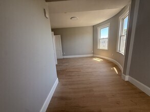 Building Photo - 7 Thornley St