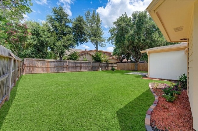 Building Photo - 7302 Greenwood Point Dr