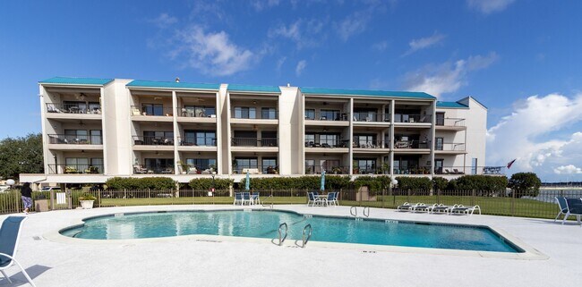 Building Photo - 401 Lakeside Ln