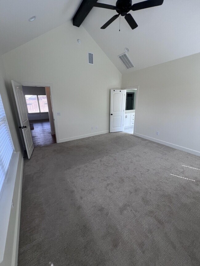 Building Photo - 322 Cowboy Ln