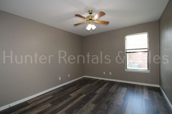 Building Photo - 3007 Dannen Ct