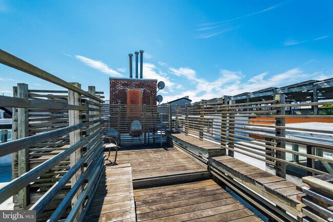 Building Photo - 144-50 W Laurel St