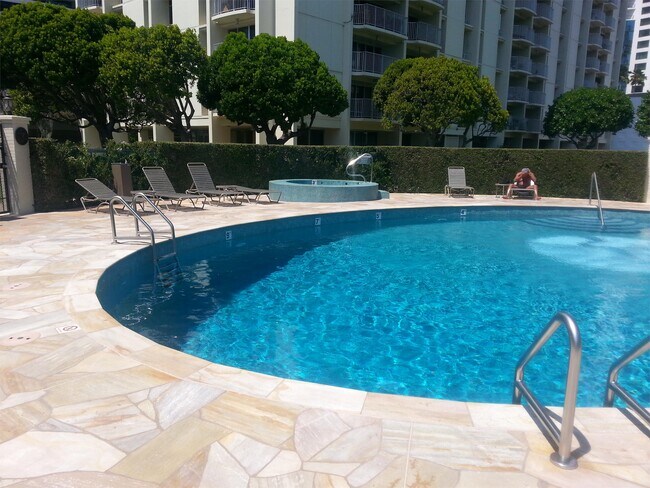 Building Photo - 1350 Ala Moana Blvd