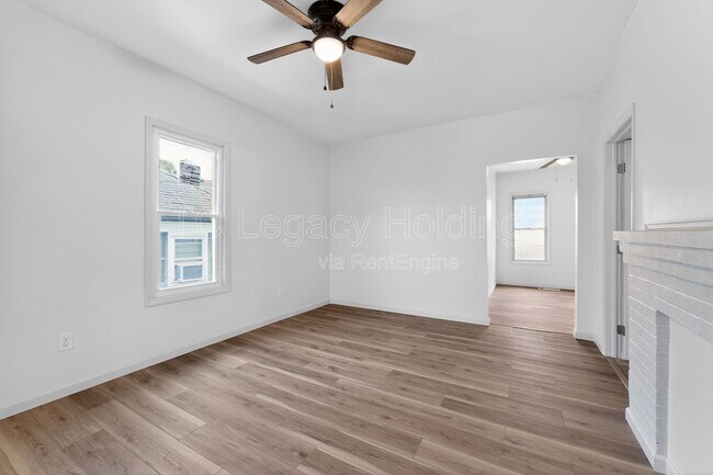 Building Photo - 407 Simpson Ave