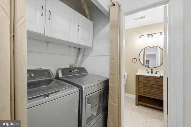 Building Photo - 47699 Whirlpool Square