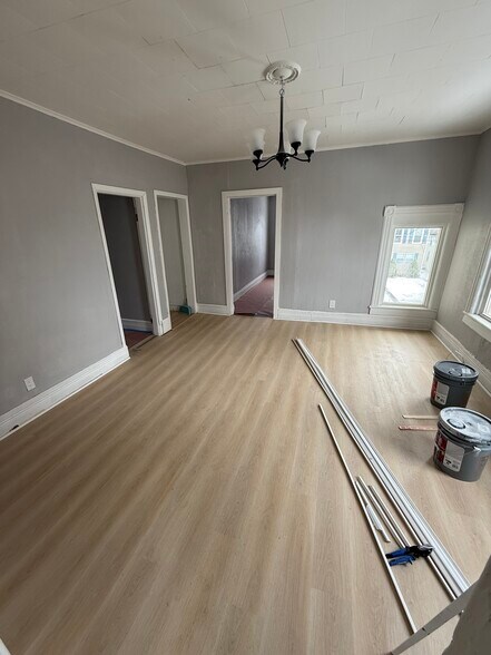 Building Photo - 313 Kossuth St