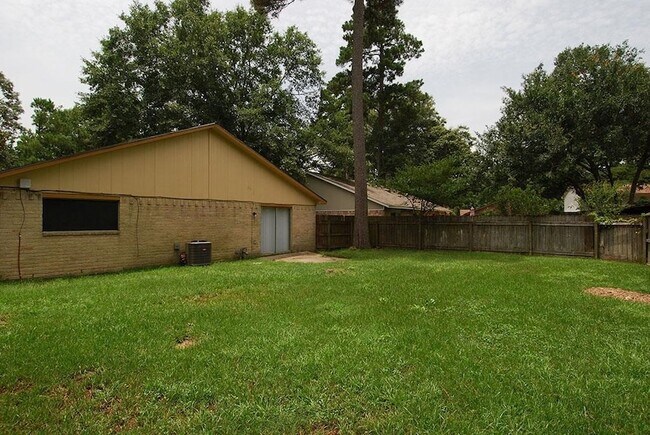 Building Photo - 28302 Doverbrook Dr