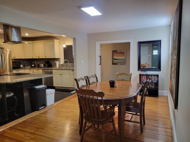 Building Photo - 2404 Edison St