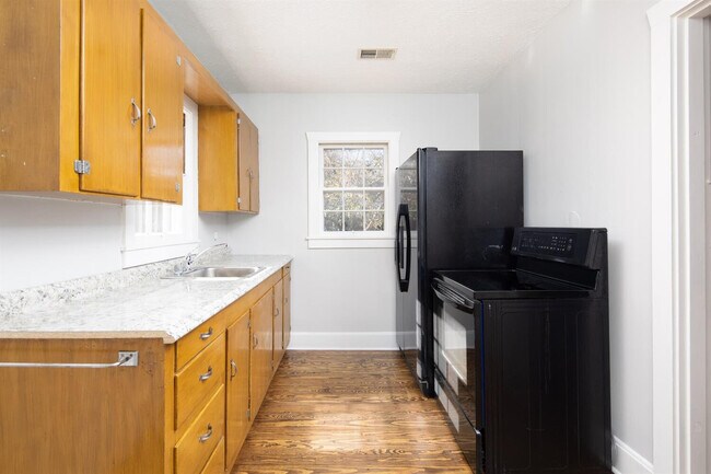 Building Photo - 1220 Hammond Ave