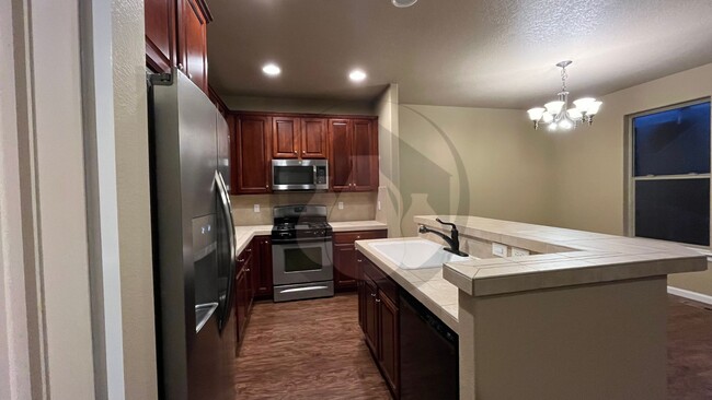 Building Photo - Move in Special $600 Off First Months-  Brand New Carpet & Freshly Painted