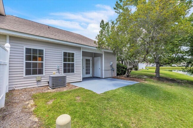 Building Photo - Better Than New 3 Bed/2 Bath Townhome in S...