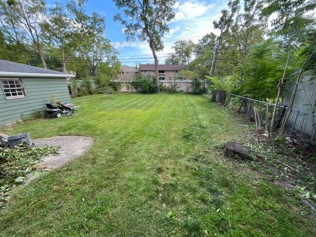 Building Photo - 1450 Marlborough Dr