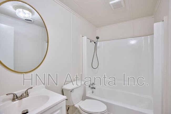 Building Photo - 2555 Lloyd Rd