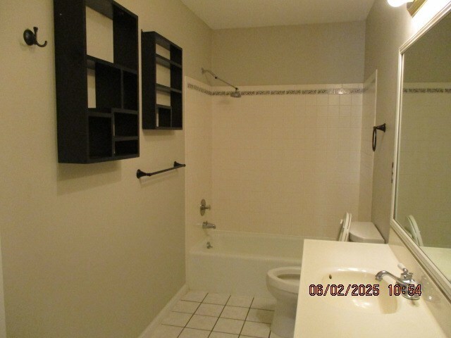 Building Photo - 2213 Rolling Hill Ln