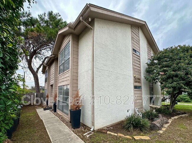 Building Photo - 10561 Starcrest Dr