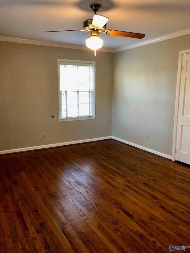 Building Photo - 4010 Medford Dr SE