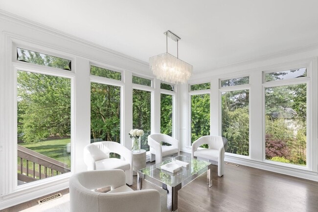 Building Photo - Luxury Furnished Home
