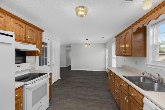 Building Photo - 463 David Reed Dr