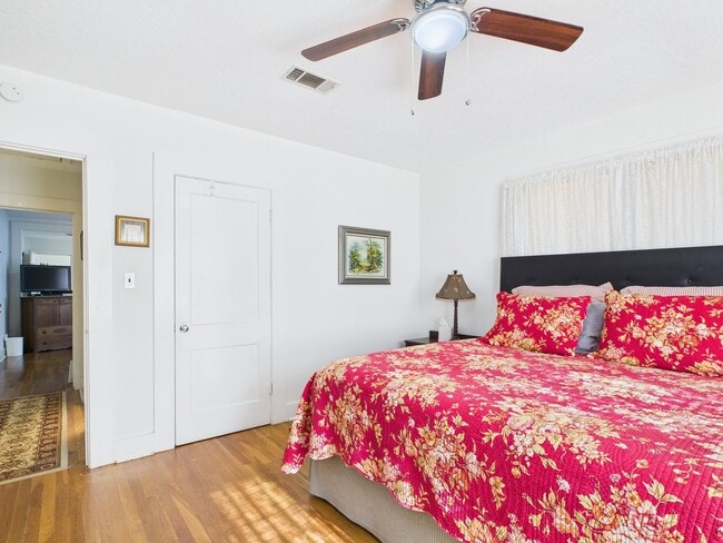 Building Photo - Quiet home in the central part of town