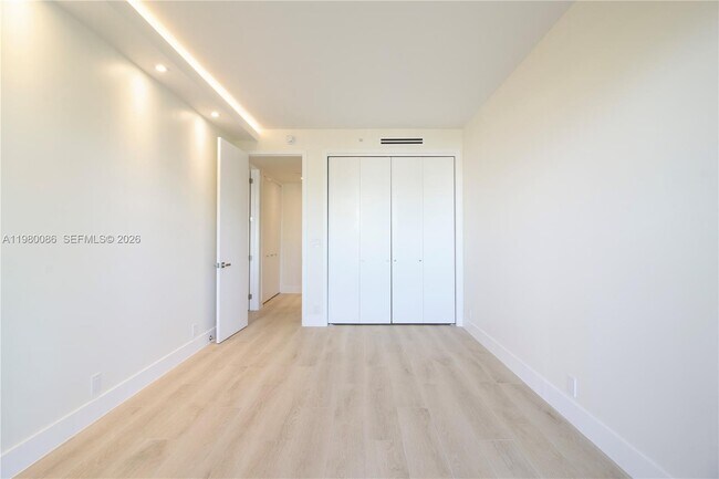 Building Photo - 151 Crandon Blvd