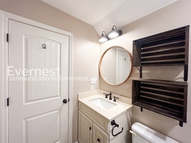 Building Photo - 4 Bed/2.5 Bath Home with Garage / Pet-Friendly / Vouchers Accepted / Available Now!