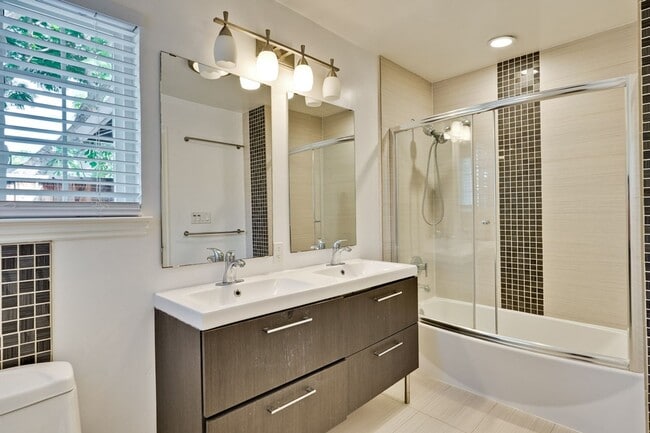 Building Photo - Updated 3 bedroom , 2 bath home in Mountai...