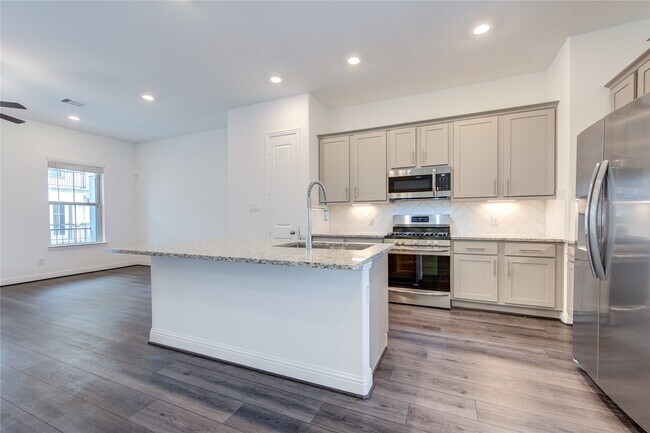 Building Photo - 1417 Adell Rose Ln