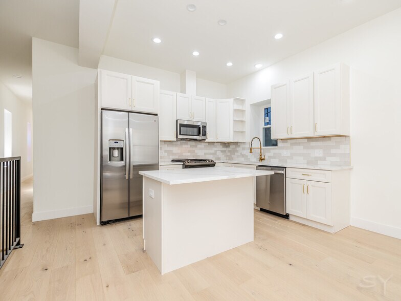 Building Photo - 1830 S Peoria St