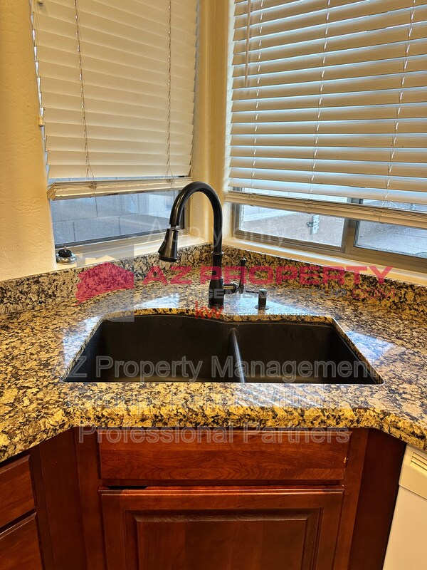 Building Photo - 16802 W Tonbridge St