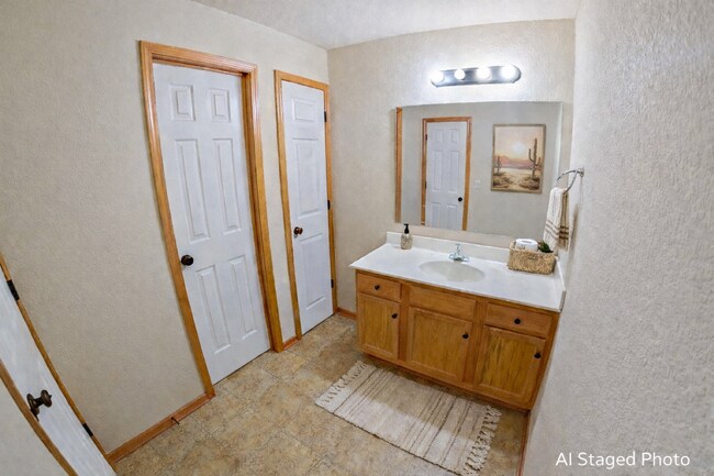 Building Photo - Beautiful Miller Ranch Town-Home with Open Floor Plan! Available Now!