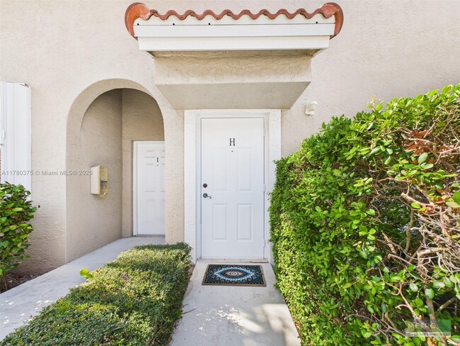 Primary Photo - 112 Lighthouse Cir