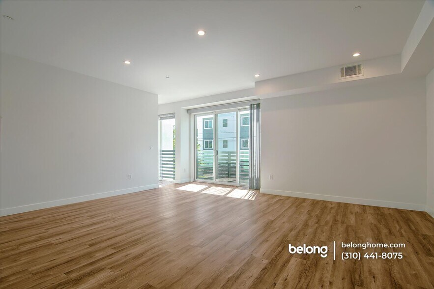Building Photo - 5424 Camellia Ave