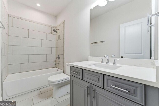 Building Photo - 2025 Abbey Rd