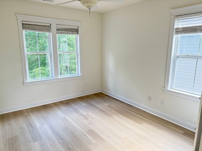 Building Photo - Charming 4-Bedroom Home in Monteith Park – Prime Huntersville Location