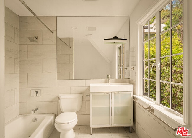 Building Photo - 353 N Gunston Dr