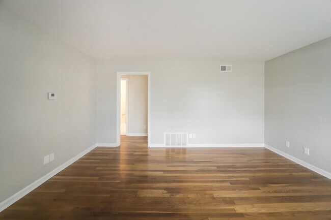 Building Photo - 4547 Almo Ave