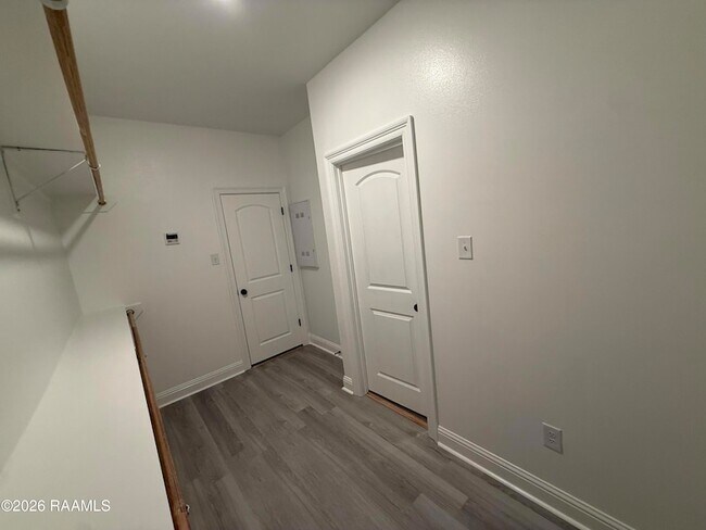 Building Photo - 404 Sparrowhawk St